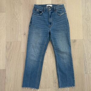 Abercrombie & Fitch Curve Love Ultra High Rise Ankle Straight Jeans - 2 Short